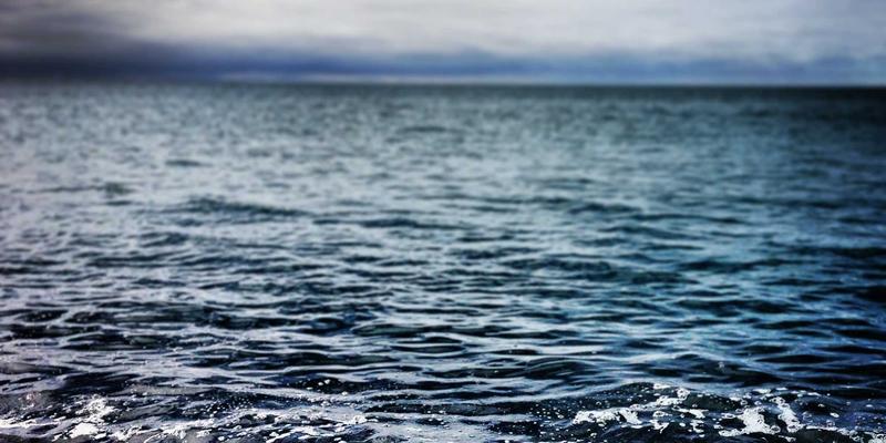 边缘计算时代：分布式网络架构设计与智能流量调度实战指南